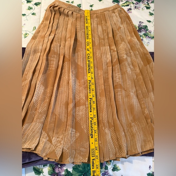 Halogen Print Pleated Skirt in Size 6 - Picture 9 of 9